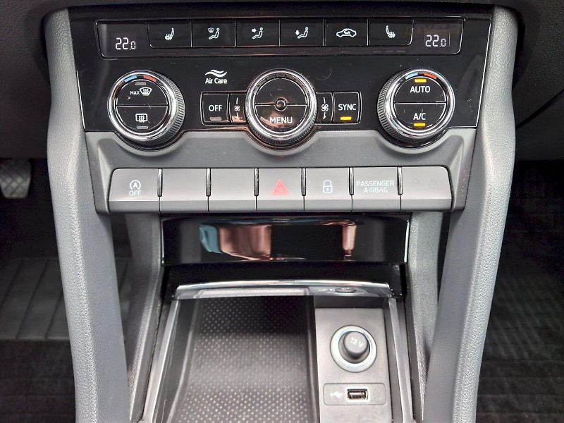Škoda Karoq (2020) Ambition 1,5TSi 110kW - fotka 24 z 33