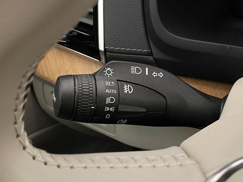 Volvo XC90 B5 AWD INSCRIPTION AUT CZ 7m - fotka 22 z 49