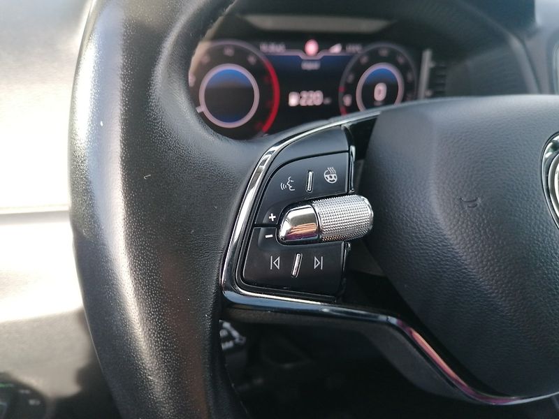 Škoda Karoq (2020) 1.6 TDi Style,Velká Výbava - fotka 22 z 41