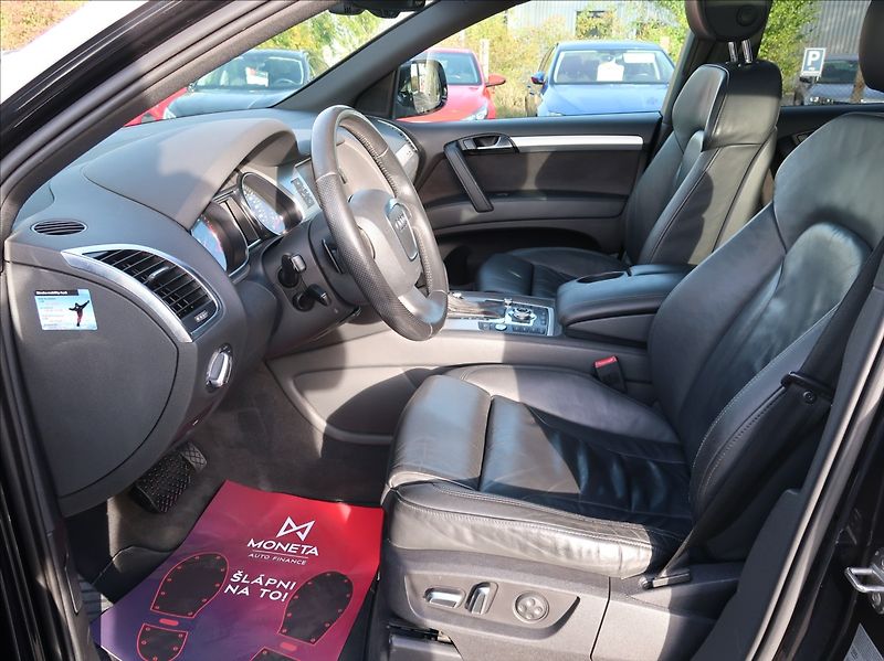 Audi Q7 3,0 TDi,176kW,NovéČR,7míst - fotka 11 z 31