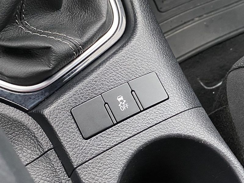 Toyota Auris 1.4D, ČR, Active, manual - fotka 26 z 31