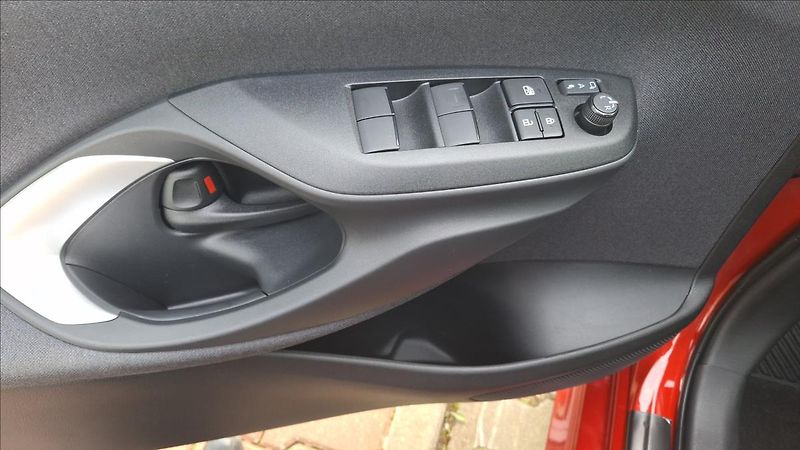 Mazda 2 Hybrid 1.5 G116 AT EXCLUSIVE-LINE - fotka 12 z 16