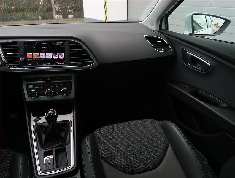 Seat Leon (2020) 1.5 TSI, Kůže, Navi, Tempomat - fotka 8 z 19
