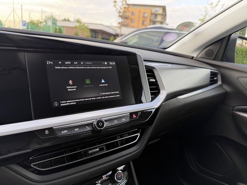Opel Grandland (2022) 1.2 PureTech 96 kw/automat - fotka 19 z 21