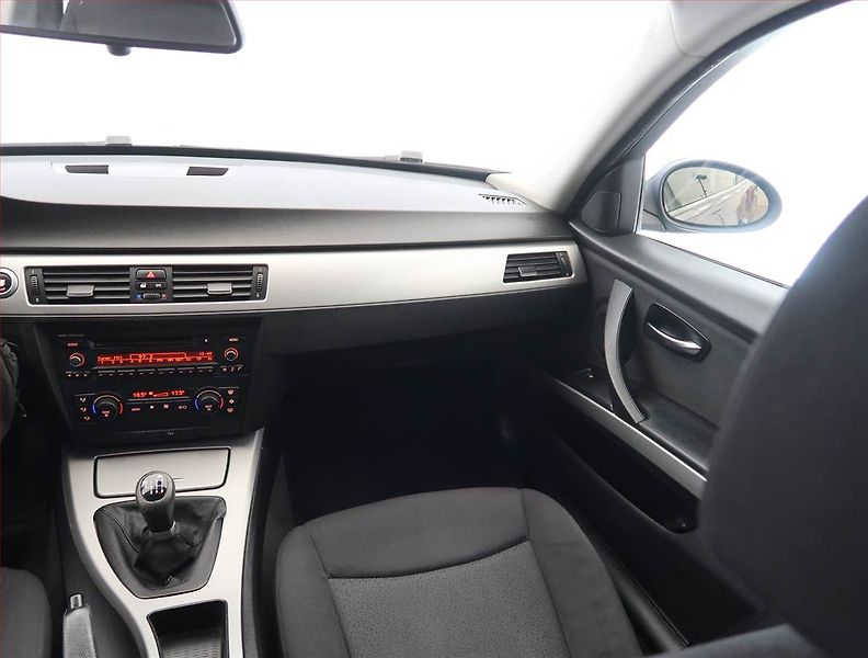 BMW Řada 3 (2006) 320 d, po STK, slušný stav - fotka 8 z 19