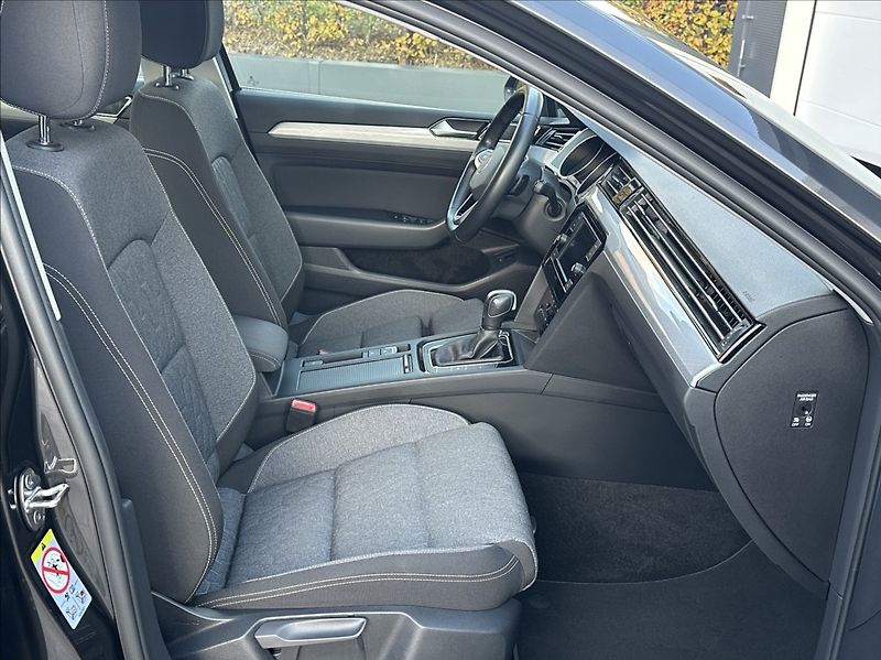 Volkswagen Passat 1,5 TSI 150PS  Business DSG - fotka 16 z 53
