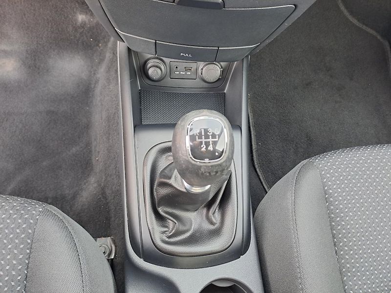 Hyundai i30 (2012) 1.4i DOLOŽENÉ KM - fotka 24 z 33