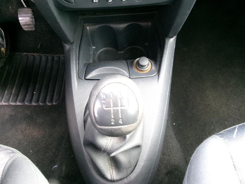 Renault Clio (2003) 1,2 16V AUTOKLIMA - fotka 18 z 21