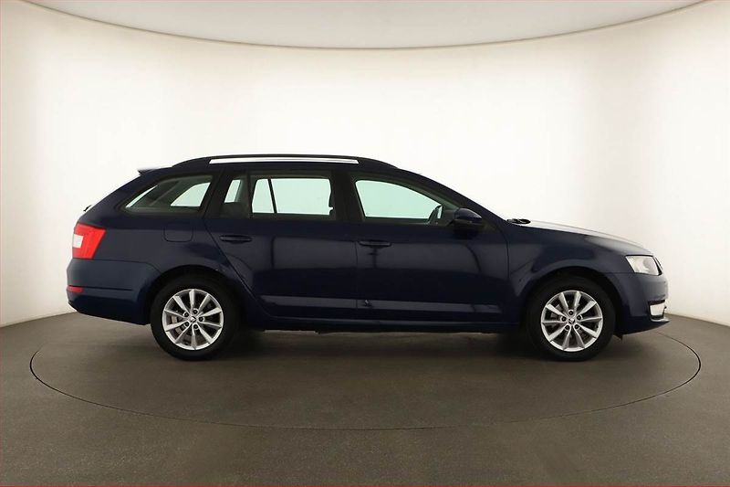 Škoda Octavia (2014) Ambition 1.6 TDI, Tempomat - fotka 6 z 12