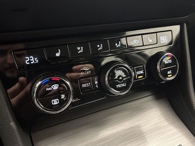 Škoda Superb 2.0 TDI 4x4 Style - fotka 14 z 24