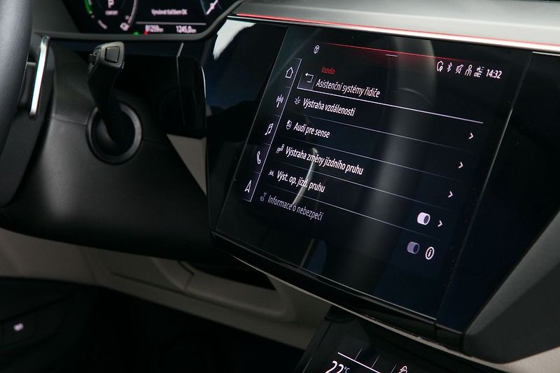 Audi e-tron 55 300kW Ventilace Matrix 360 - fotka 43 z 48