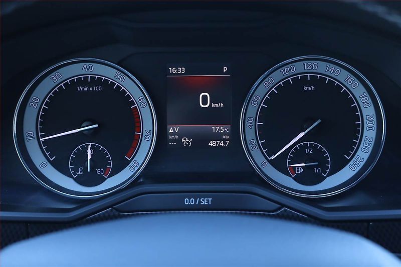 Škoda Superb (2017) 2.0 TSI, 4X4, Automat, Kůže - fotka 11 z 32