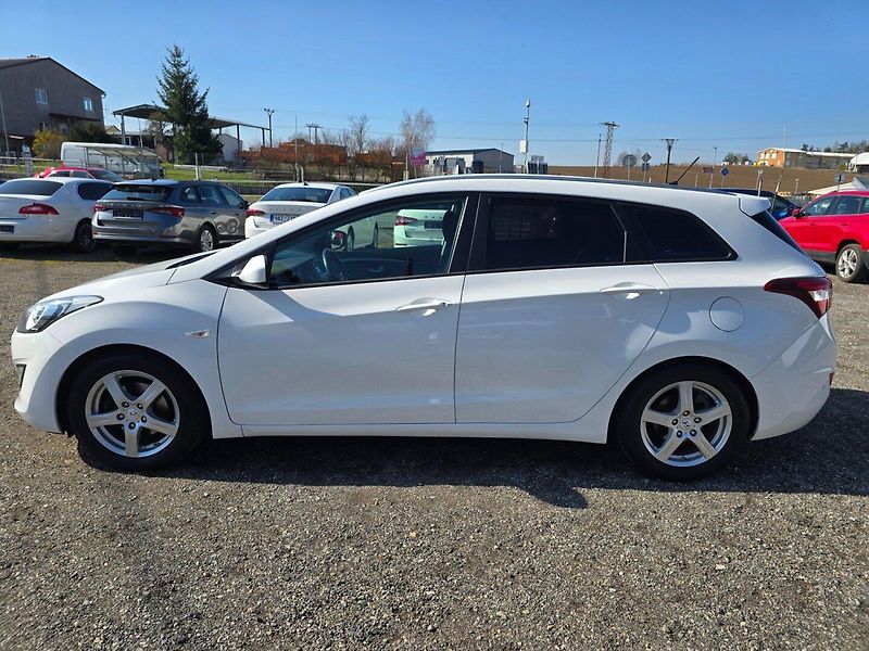 Hyundai i30 (2016) 1.6 CRDi ,nové CZ ,serviska - fotka 4 z 24