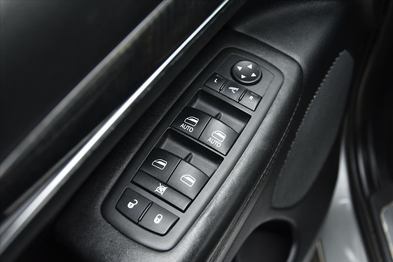 Jeep Grand Cherokee 3.0CRD 177kW AWD LIMITED TAŽNÉ - fotka 24 z 28