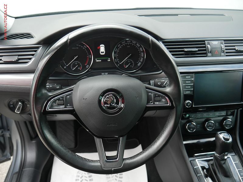 Škoda Superb (2017) 1.6TDi, DSG, navi, xenon - fotka 11 z 21