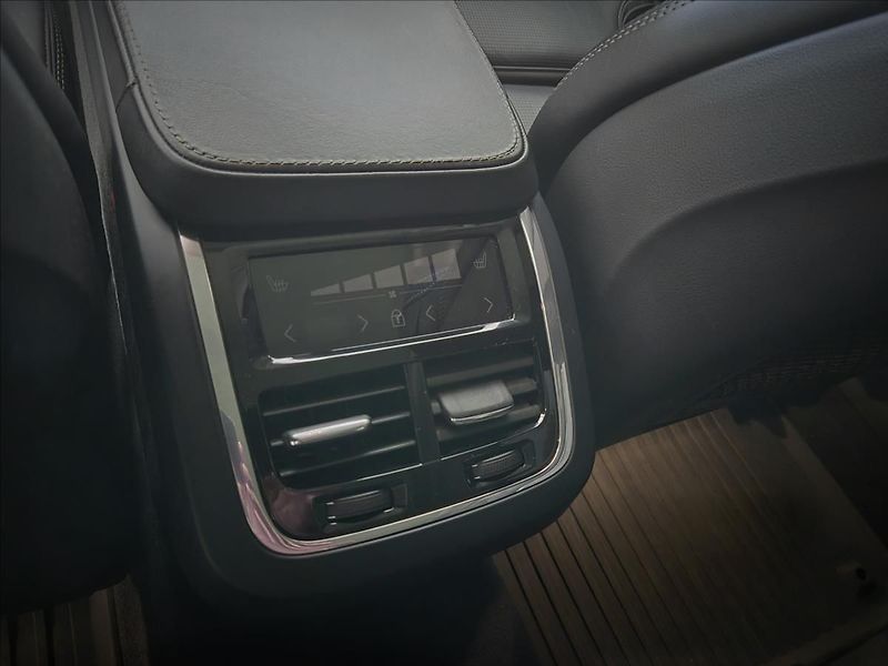 Volvo V90 CC D5 AWD Drive-E Pro POLESTAR - fotka 35 z 46