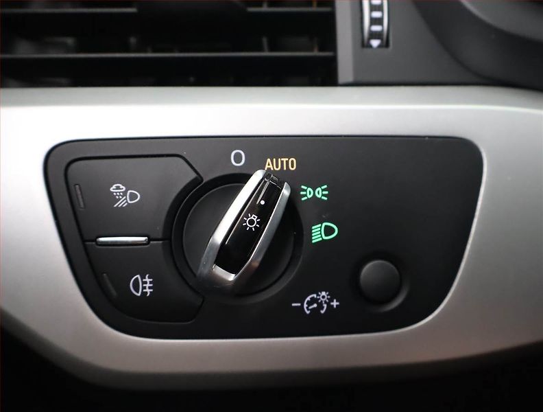 Audi A4 (2017) 2.0 TDI, Serv.kniha, Navi - fotka 18 z 25