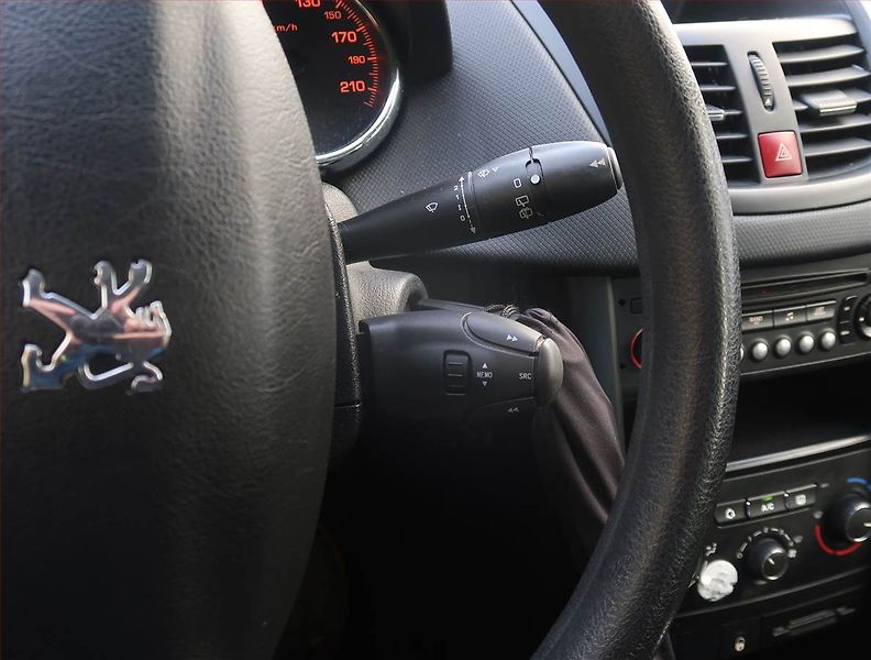 Peugeot 207 (2011) 1.4, po STK, plně pojízdný - fotka 14 z 15