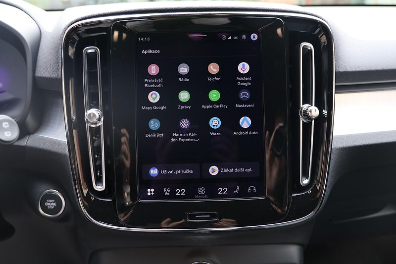 Volvo XC40 (2025) Plus, B3 Mild hybrid,rezervace - fotka 13 z 19