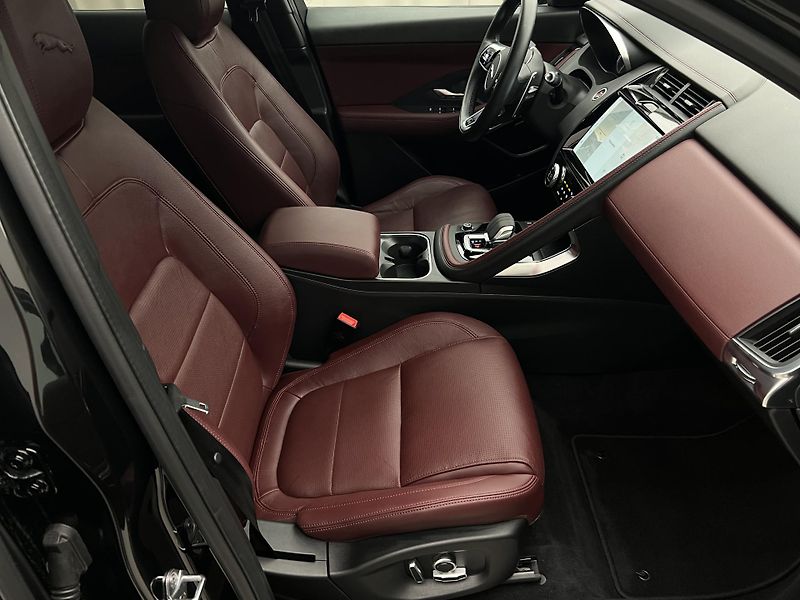 Jaguar E-Pace P200 S AWD AUT CZ - fotka 18 z 46