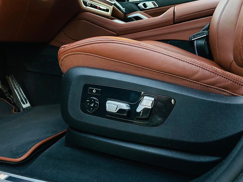 BMW X6 40D MSPORT 4x4 SERVISKA TAŽNÉ - fotka 44 z 58