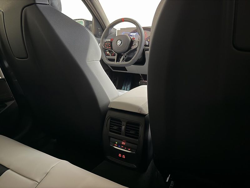 BMW M3 xDrive Competition Touring NEW - fotka 22 z 49
