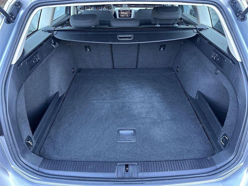 Volkswagen Passat (2018) Variant 2.0 TDI DSG Comfortlin - fotka 25 z 27