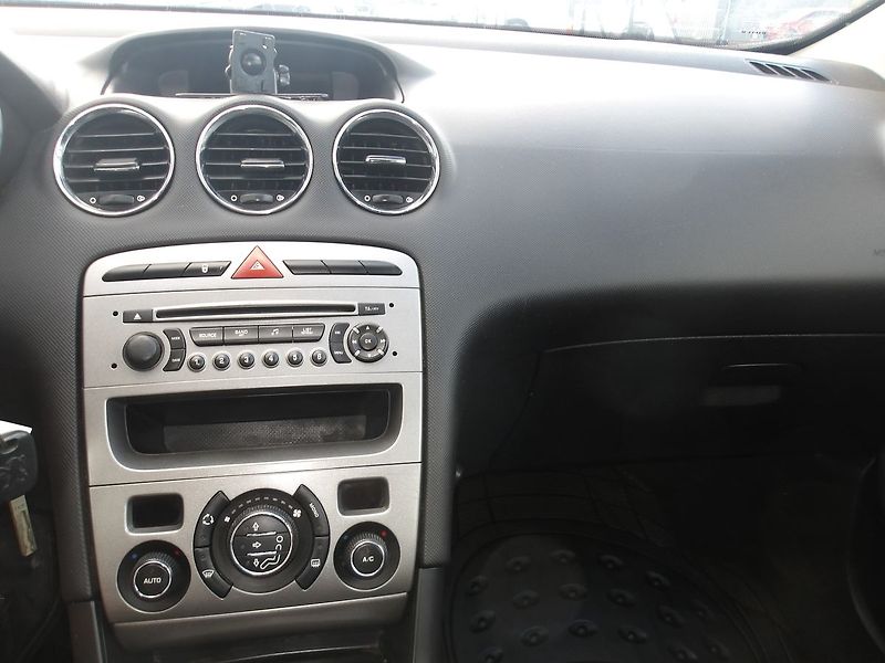Peugeot 308 1,6i NAJ.170000km !!! - fotka 23 z 27