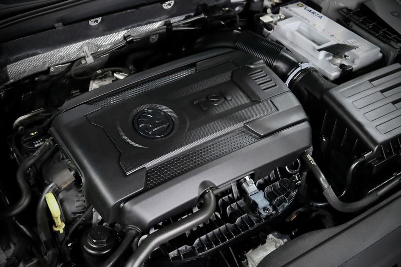 Škoda Octavia 3 FL 2.0 TSI 180 kW DSG RS - fotka 11 z 43