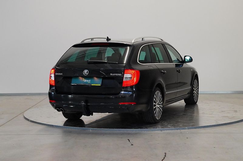 Škoda Superb - fotka 2 z 29