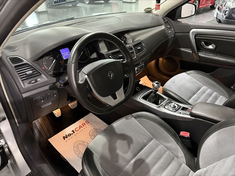 Renault Laguna 2,0   DCi GT 4CONTROL BI-XEN - fotka 8 z 42