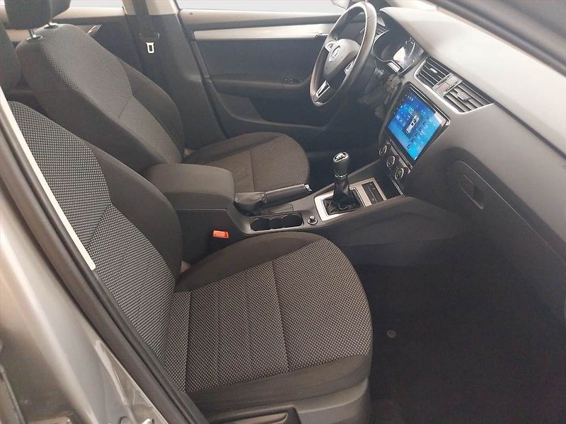 Škoda Octavia (2014) Ambition 1.2 TSI, Tempomat - fotka 9 z 17