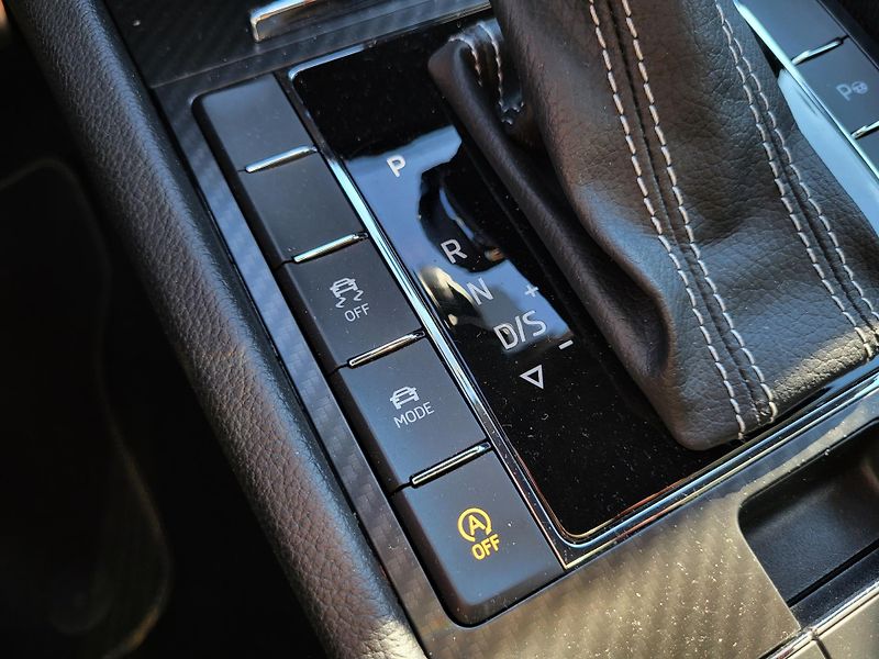 Škoda Superb 2.0 TDi DSG 4x4 SPORTLINE - fotka 23 z 46