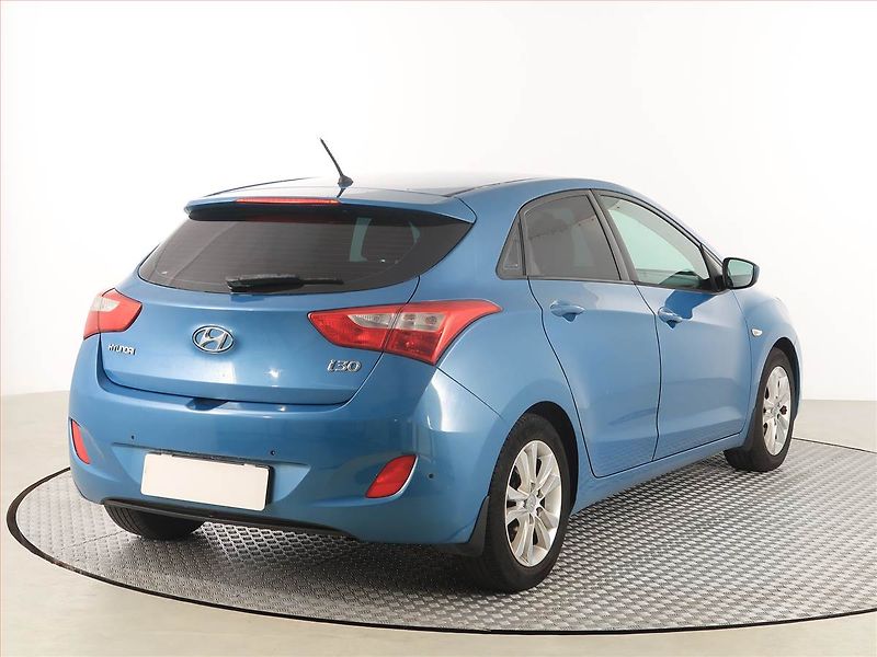 Hyundai i30 (2015) 1.6 MPI, Serv.kniha, Tempomat - fotka 5 z 17