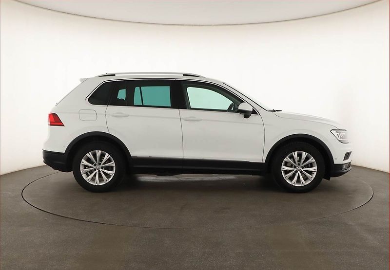 Volkswagen Tiguan (2019) Highline 2.0 TDI, ČR,1.maj - fotka 6 z 21