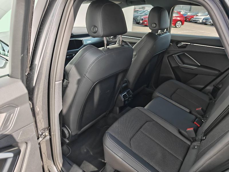 Audi Q3 35 S line STT 1,5TFSI CoD - fotka 7 z 24