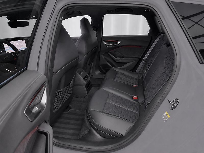 Audi RS 5 AVANT QUATTRO 470 kW, 285 KM/H - fotka 9 z 37