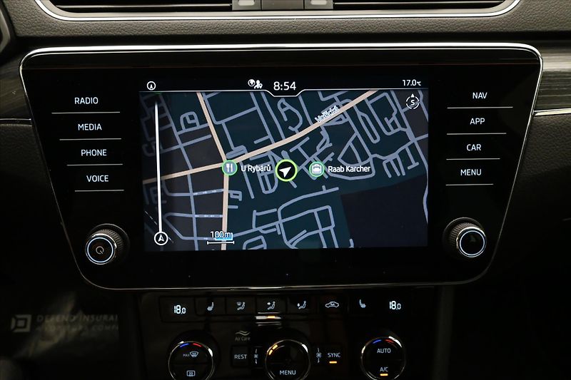 Škoda Superb 2,0 TDI 147 kW DSG 4x4 Style Z - fotka 20 z 30