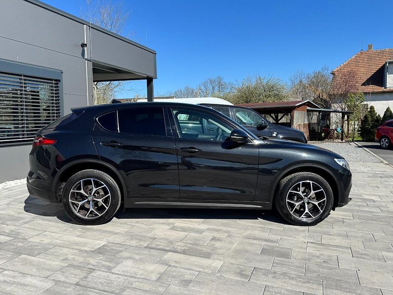 Alfa Romeo Stelvio (2018) 2,0 T 206 KW Q4 AT ZF8 SUPER - fotka 4 z 36