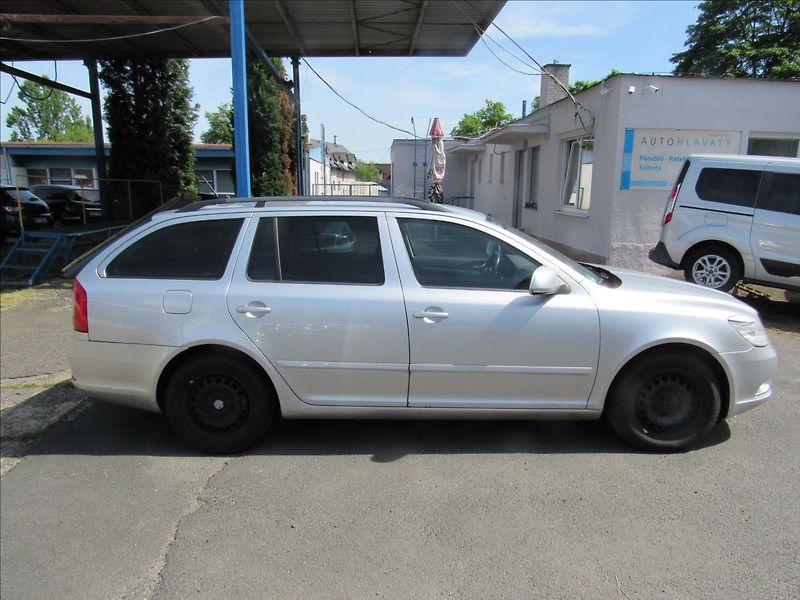 Škoda Octavia 1,6 TDi 77kW Combi - fotka 8 z 27