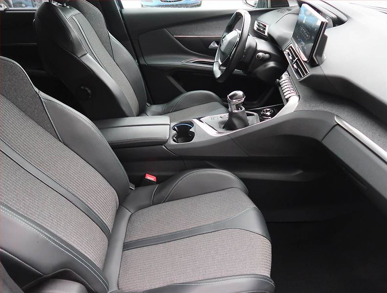 Peugeot 5008 (2021) 1.5 BlueHDi - fotka 9 z 19
