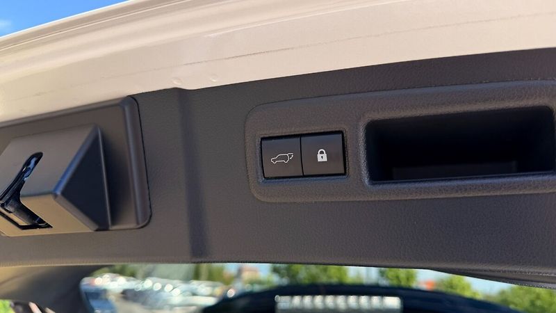 Lexus NX 300h 300H 2,5 HEV PRESTIEGE SAFETY - fotka 24 z 25