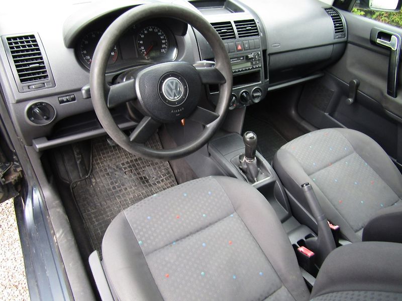 Volkswagen Polo (2005) 1.2i 40kW   CZ PŮVOD - fotka 13 z 31