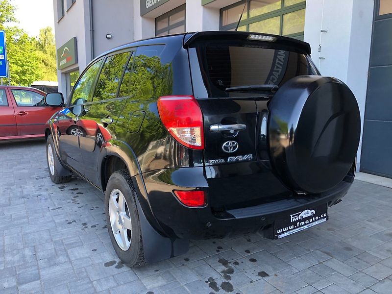 Toyota RAV4 (2007) 2.2 D-CAT, 4x4 - fotka 7 z 28