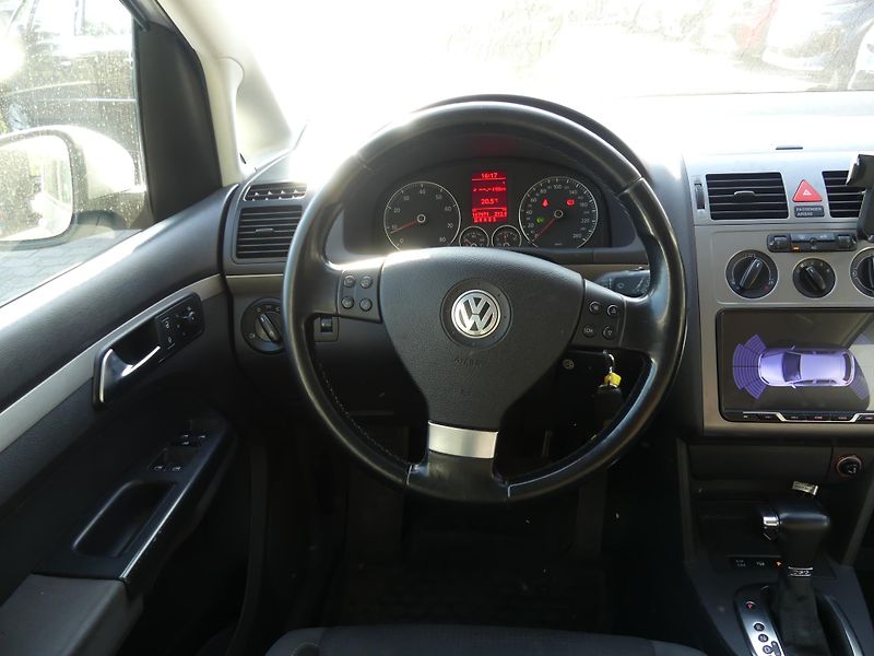 Volkswagen Touran (2010) 1,4  DSG automat - fotka 9 z 16