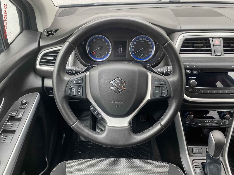 Suzuki SX4 (2015) 1.6i 4x4, AT, xenon, park - fotka 11 z 17
