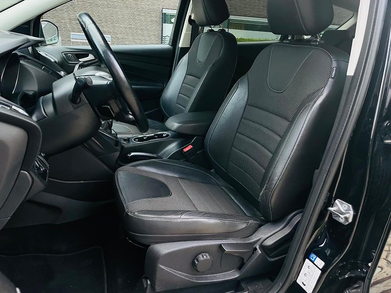 Ford Kuga 2.0TDCi 4x4 MAN TAŽNÉ SERVISKA - fotka 30 z 47