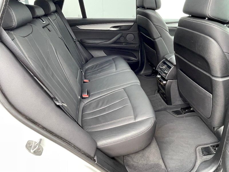 BMW X5 (2017) 3.0 / 230 kW xDrive 40d M-Pake - fotka 10 z 30