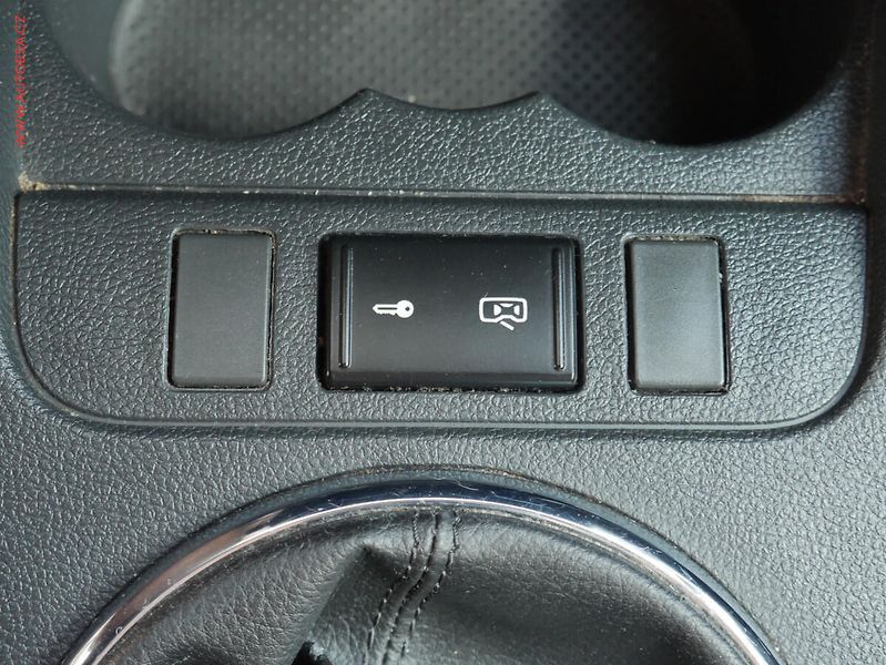 Škoda Fabia (2012) 1.6 TDi, Ambiente - fotka 14 z 17