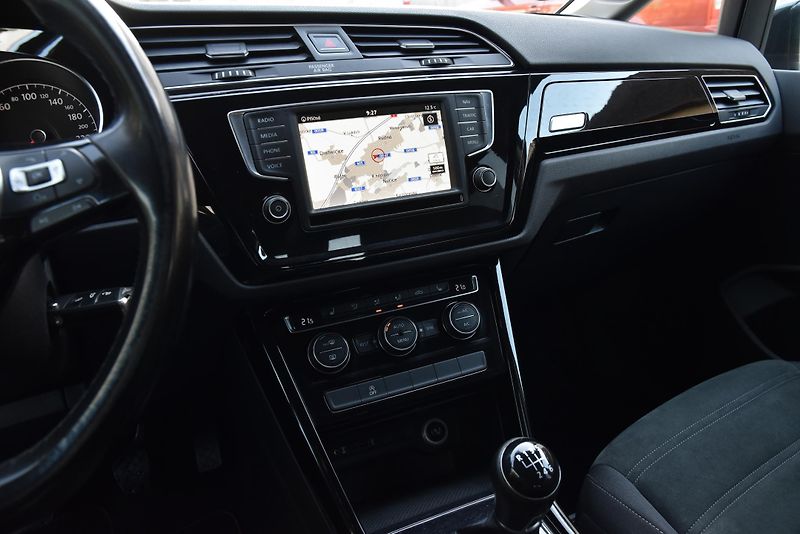 Volkswagen Touran 1.6 TDi 6st COMFORTLINE,7 MÍST - fotka 19 z 50